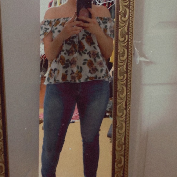 Off the shoulder floral shirt - Picture 1 of 3
